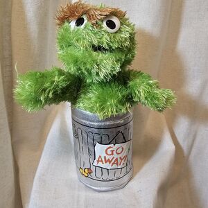 2015 Gund Sesame Street Oscar The Grouch Silver Garbage Can Go Away Plush Shaggy